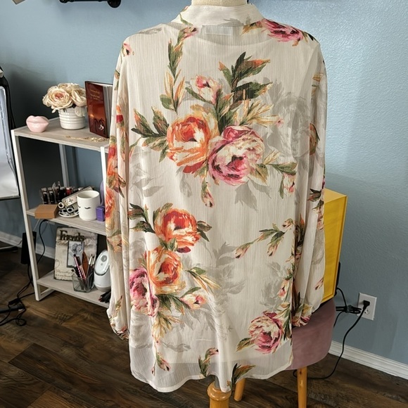 Floral tunic top​ - Picture 4 of 8